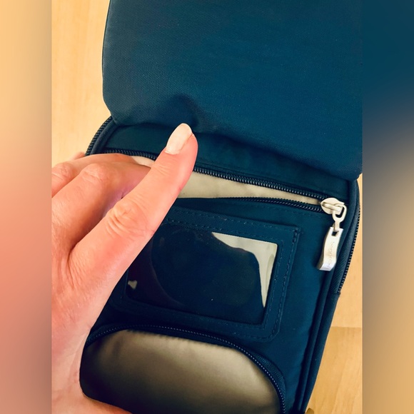 New Baggallini Dark Teal/Navy Crossbody Bag! - Picture 4 of 10